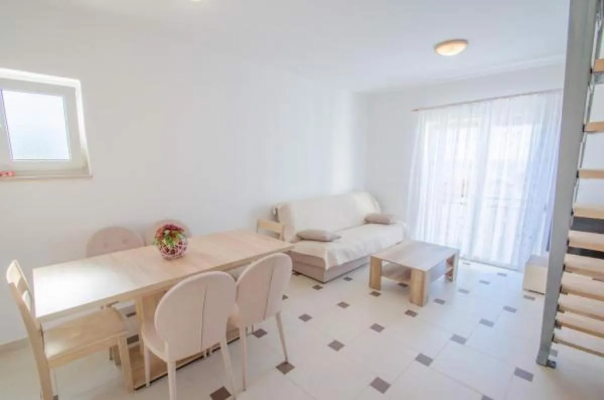 Apartment In Dramalj 41215