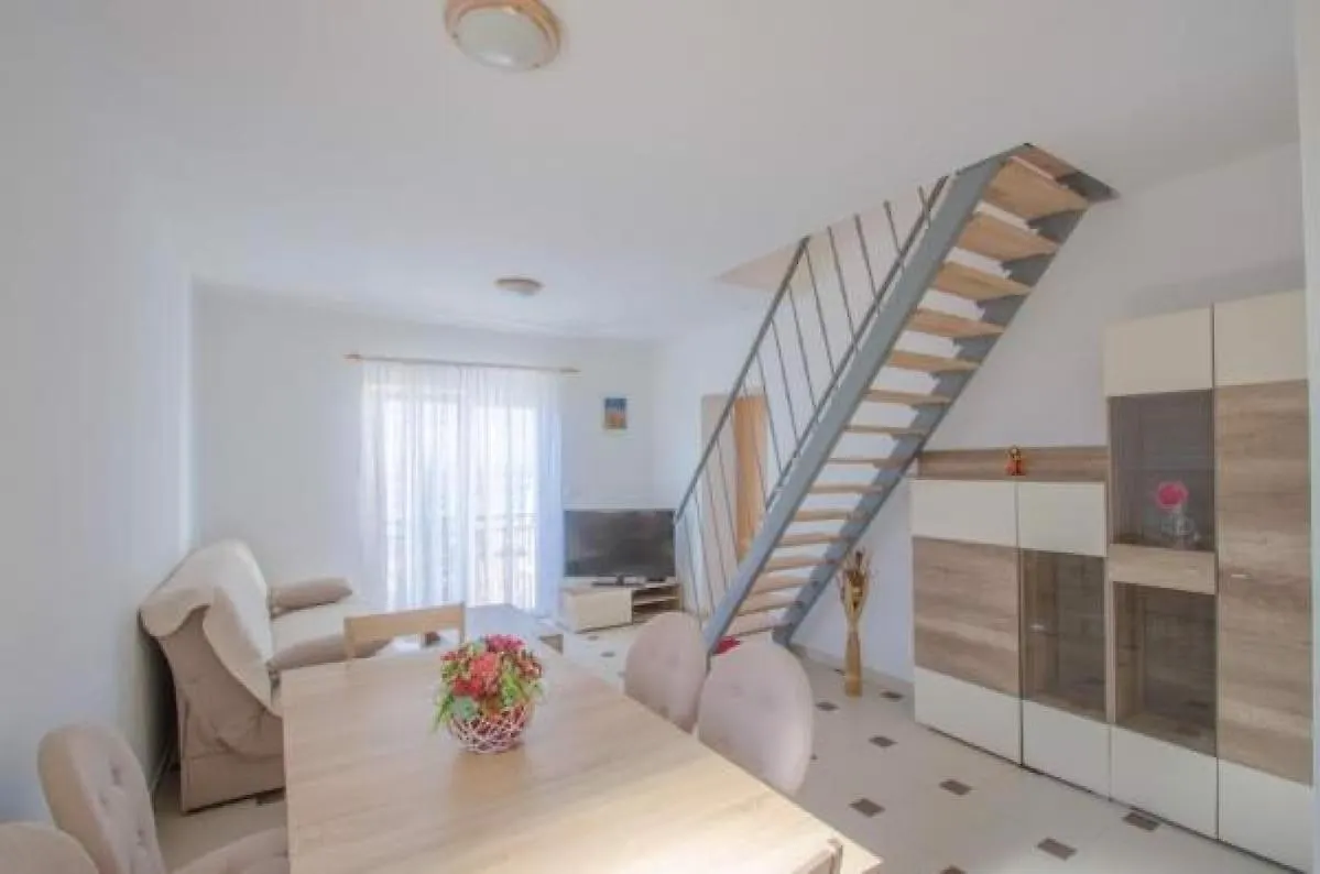 Apartment In Dramalj 41215